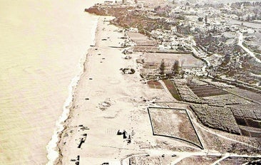 Playa del Bajondillo in Torremolinos taken from the air in the 1960s