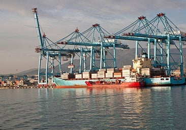 Andalucía tragedy: two women die after car plunges into the sea at Algeciras port