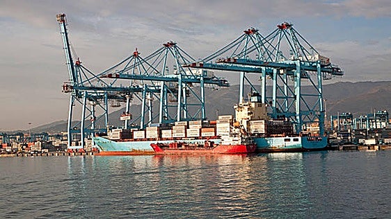Andalucía tragedy: two women die after car plunges into the sea at Algeciras port