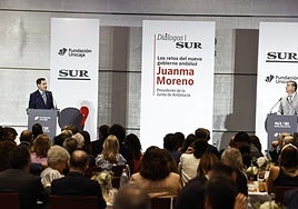 President of the Andalusian regional government Juanma Moreno and Diario Sur director Javier Recio during the Q&A session at the forum.