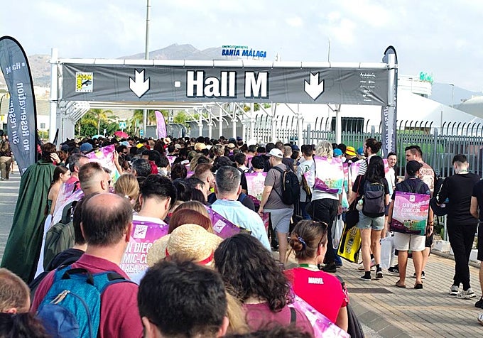 There was a large crowd at the entrance to Hall M before the start of one of the events in the convention’s main auditorium.