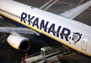 Ryanair to allow parents flying with young children to avoid seat fee