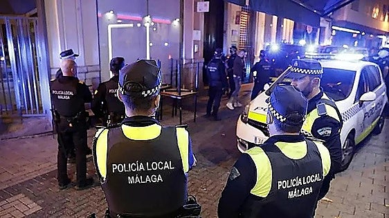Malaga residents stop motorhome driver as he tries to strangle a woman