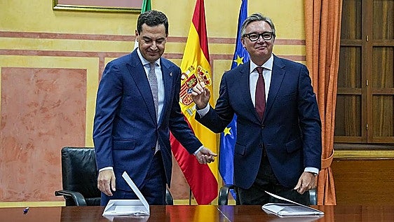 Juanma Moreno voted in as Andalusian president with support of Vox