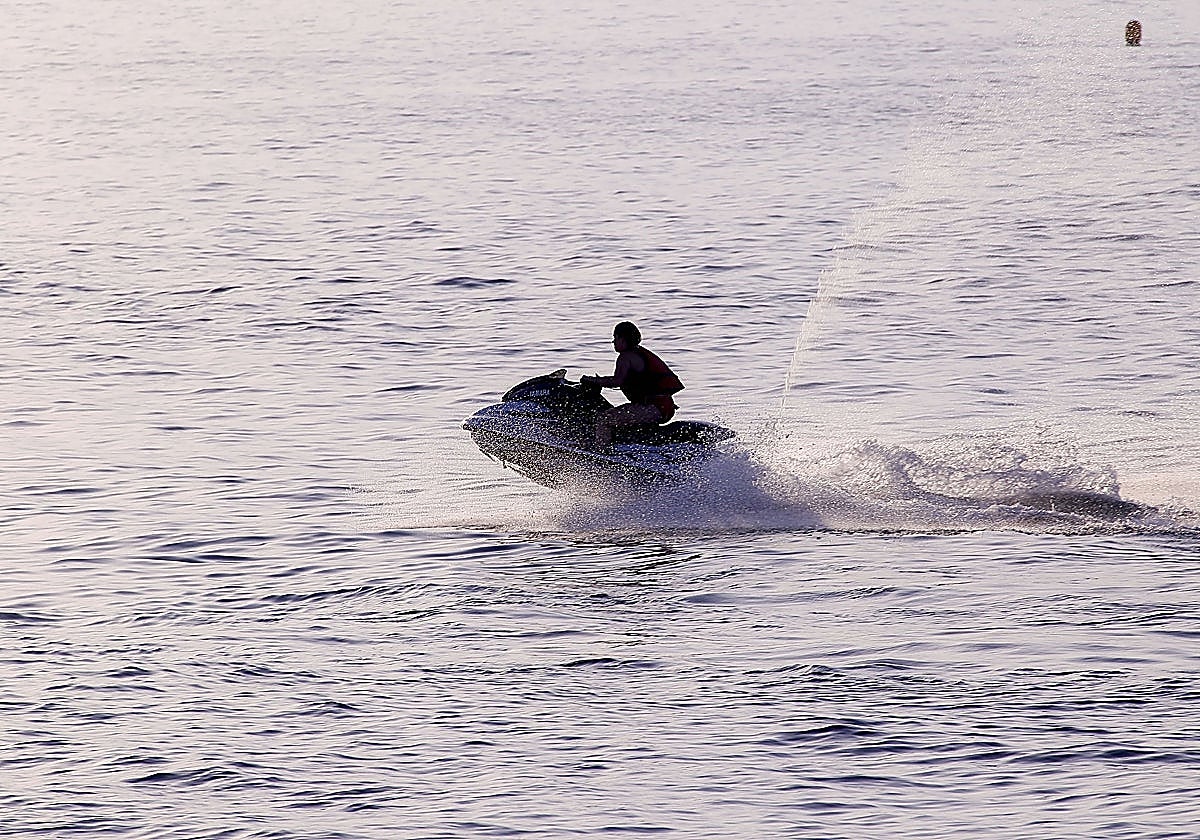 Almuñécar deploys drones along beaches to monitor jet skis