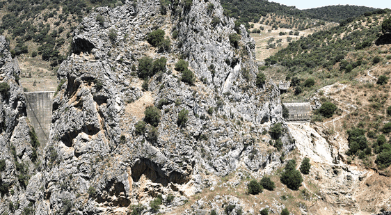 Malaga's Montejaque dam returns to its usual appearance: not a single drop of water despite reaching its limit four months ago