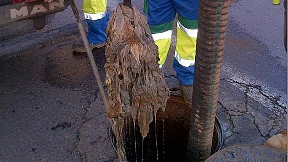 Malaga province water company launches wet wipes campaign