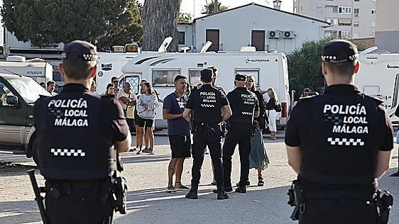 Malaga police notify Sacaba motorhome owners they are committing an offence by staying