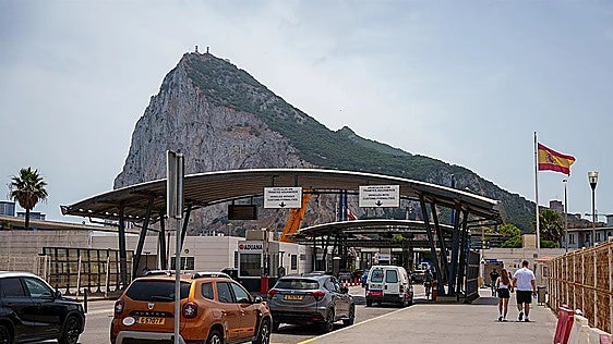 Gibraltar deal set for 14 July as border fence nears its end