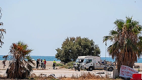 Last motorhomes leave Malaga's Sacaba beach under police pressure