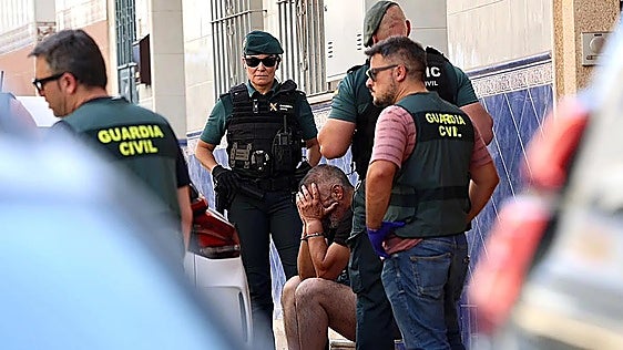 Malaga police surprise Mijas double murder suspect as he returns home from shopping