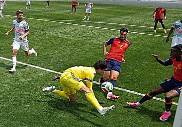 Merino follows up to pounce on Lammens' mistake.