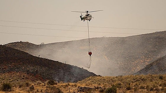 Efforts to extinguish the fire in Los Gallardos continue while the perimeter is being secured
