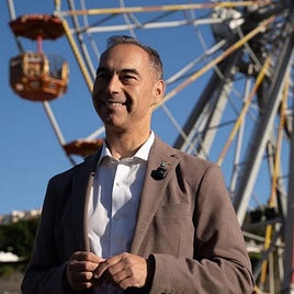 Mayor of Benalmádena at the Tivoli amusement park.