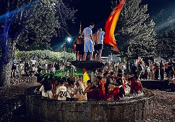 The fountain in Ciudad Rodrigo moments before the accident.