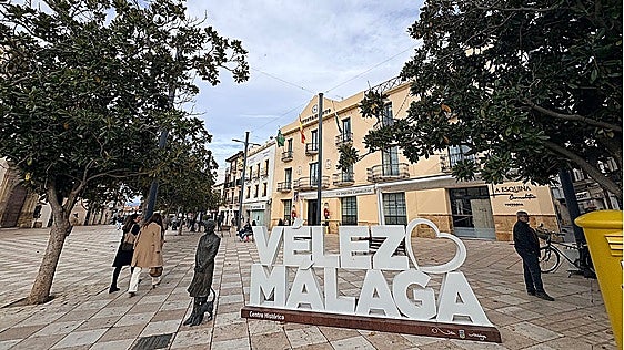 Vélez-Málaga to equip public buildings and facilities with 70 defibrillators