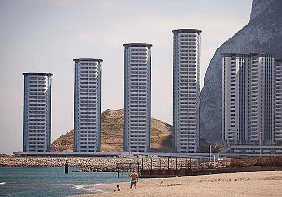 Spanish government under fire for 'tollerating' Gibraltar's expansion into disputed waters