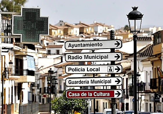 A thermometer in the centre of Pizarra reads 50C.