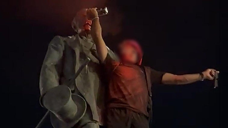Police arrest the alleged vandal who painted the Marqués de Larios's head red in football celebrations