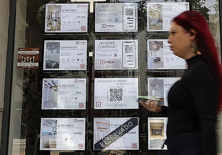 The window of a real estate agency in Spain.