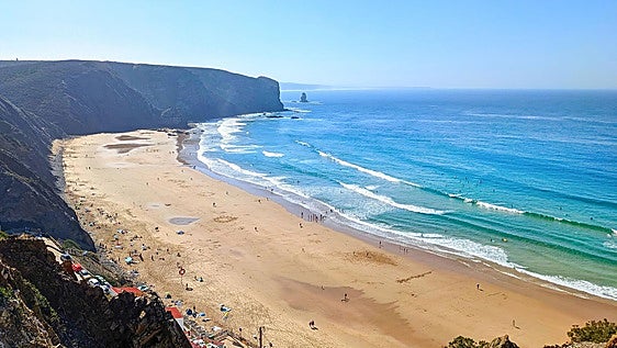 British surfer goes missing during paddle boarding excursion off the Portuguese coast
