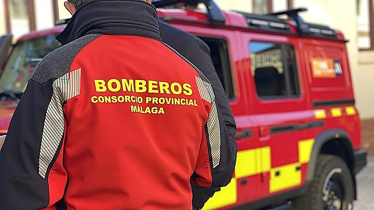 Twenty-seven firefighters from Malaga province sent to Ávila to help battle Spain's largest-ever wildfire