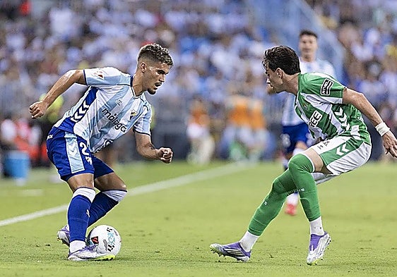 Chupete with the ball during last year's Trofeo Costa del Sol against Real Betis.