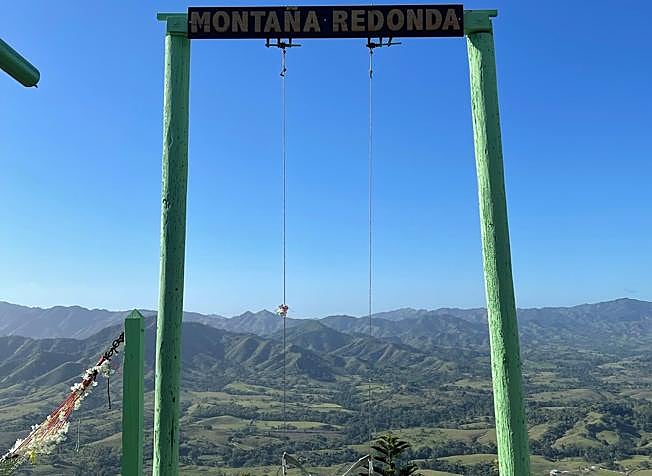 Swing at the top of Montaña Redonda