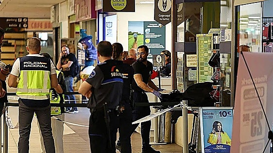 Man arrested after killing his wife in a shopping centre in Murcia and hiding her body