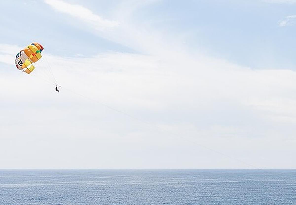 File photo of a parasailer off Benidorm