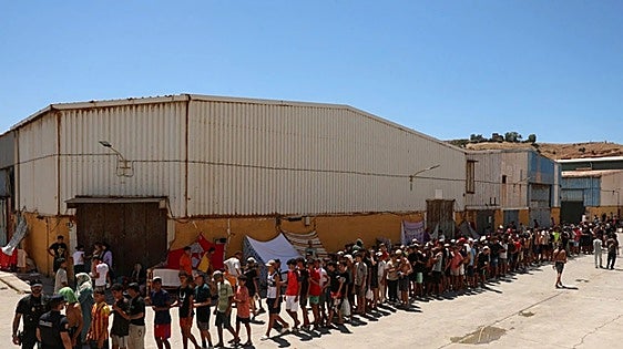 Spain is working on transfer of 500 migrant girls from Ceuta to the mainland