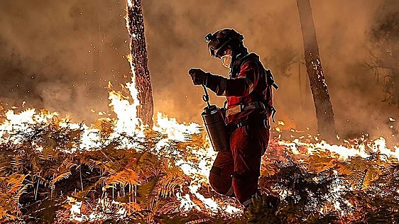 Extremadura fire ravages 3,700 hectares and keeps 300 people in lockdown