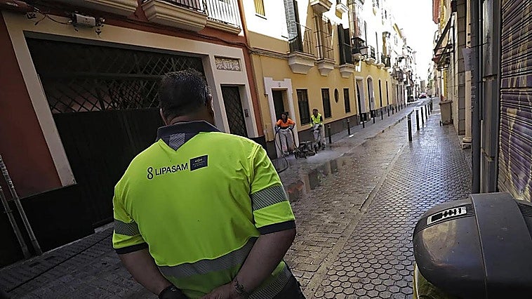 Seville street cleaners offered 1,600-euro bonus in bid to tackle absenteeism