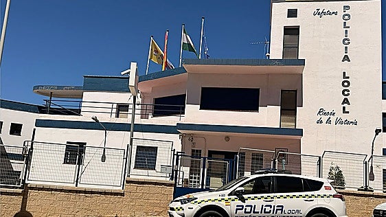 Rincón de la Victoria Local Police stop 66-year-old-man from taking his own life