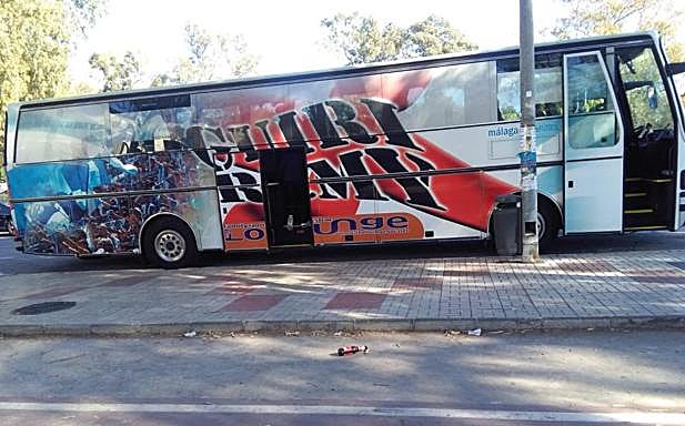 The Guiri Army's previous bus.
