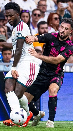 Imagen secundaria 2 - Malaga CF suffer Bernabéu reality check as Real Madrid run riot