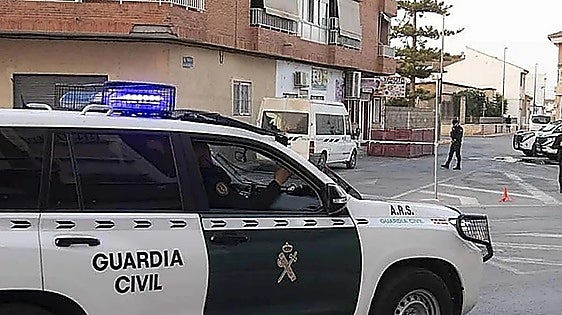 Murcia province armed robbers steal 12,000 euros from betting shop workers