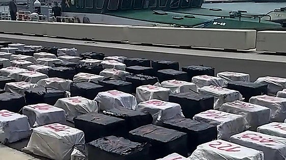 Drug-smuggling speedboat seized south of Gran Canaria with more than three tonnes of cocaine on board