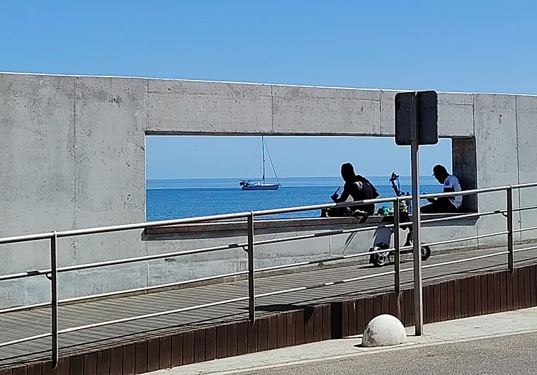 Imagen principal - On the seafront promenade.