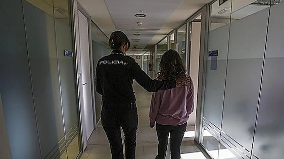 American convicted of abusing girlfriend he met online after travelling to meet her in Granada