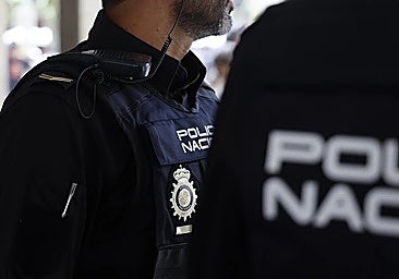 Archive photo of two National Police officers in Spain.