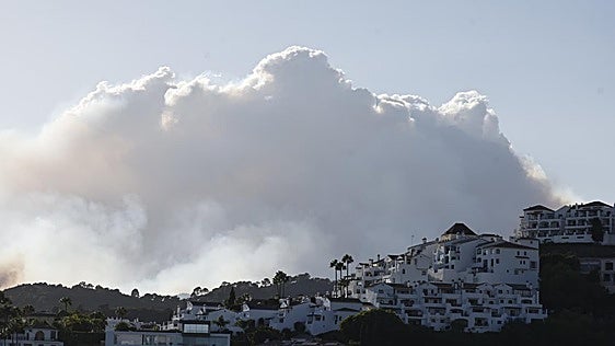 Fire in Benahavís still burning after night of intensive efforts to protect built-up areas