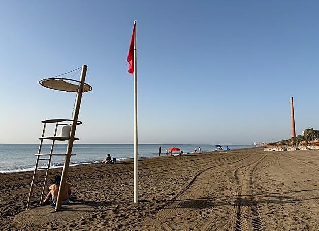 San Andrés beach during one of the periods when swimming was banned.