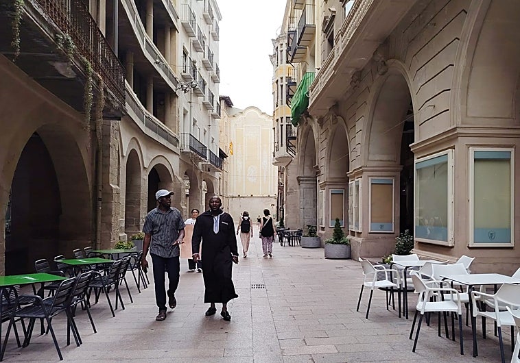 Imagen principal - In the Old Town of Lleida.