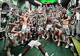 The Antequera squad celebrate in the changing room at El Maulí on Sunday.
