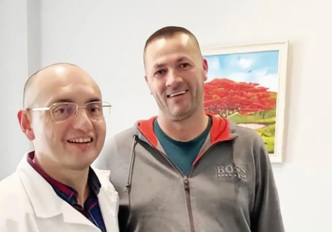 Close and personalised care accompanies patients before, during and after their treatment at Clínica Dr. Mosqueira.