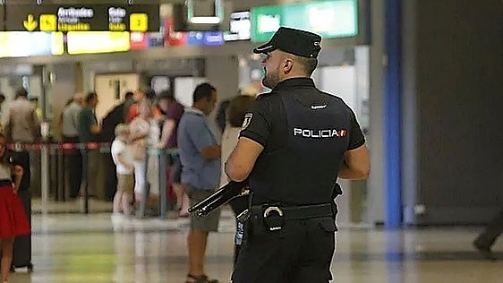 Hungarian man jailed after being caught carrying cocaine inside his body at Valencia airport