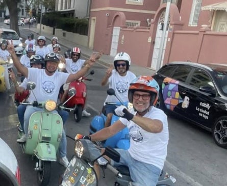 Imagen secundaria 1 - Above, the attempt at a Guinness World Record in 2018; bottom left, Juan Manuel González Esesumaga; right, Sergio Durán.