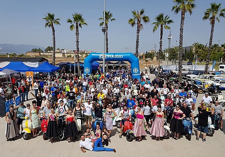 Imagen principal - Above, the attempt at a Guinness World Record in 2018; bottom left, Juan Manuel González Esesumaga; right, Sergio Durán.