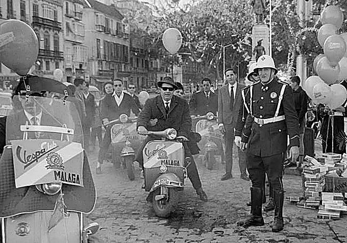 Historic photo of Vespa Club Malaga on the Alameda in Malaga city.